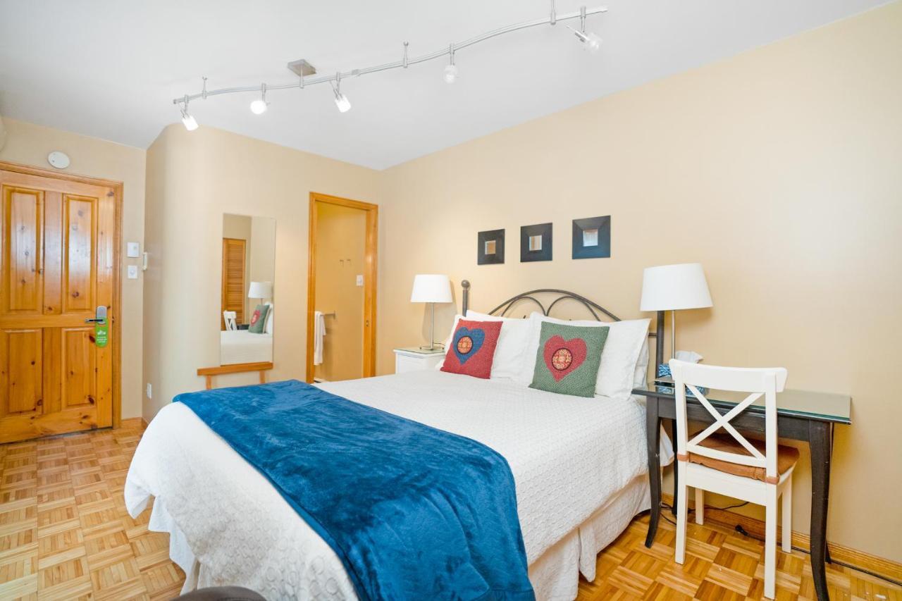 Accueil Chez Francois Bed & Breakfast Montreal Exterior foto